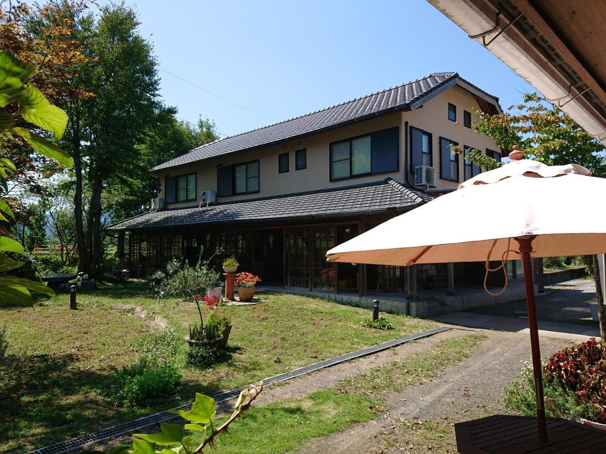 Yufuin Flora House Bed & Breakfast Exterior foto